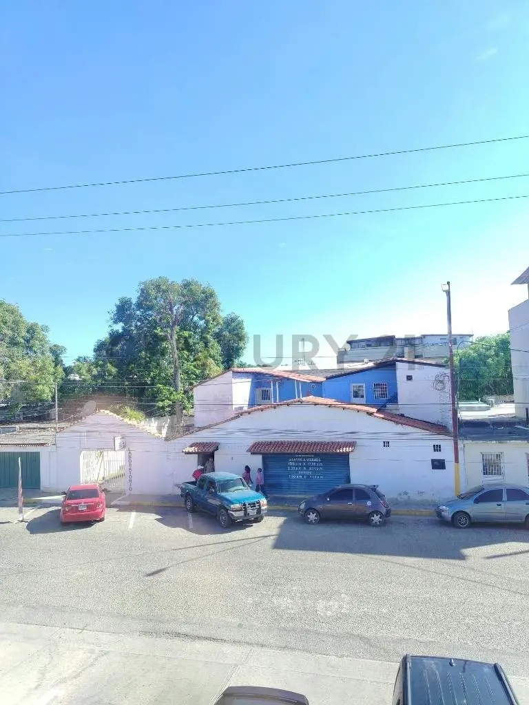 Gran local comercial en la Avenida Gran Mariscal de Cumaná