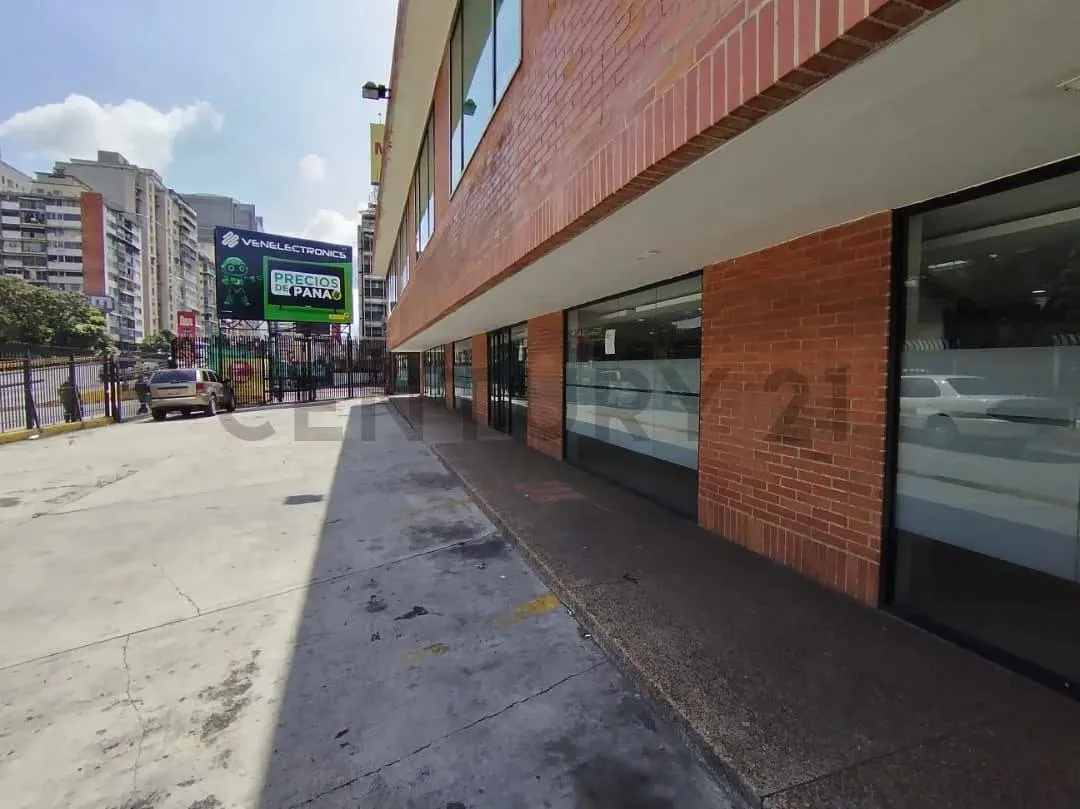 Local Comercial Gran Escala en Venta - 11