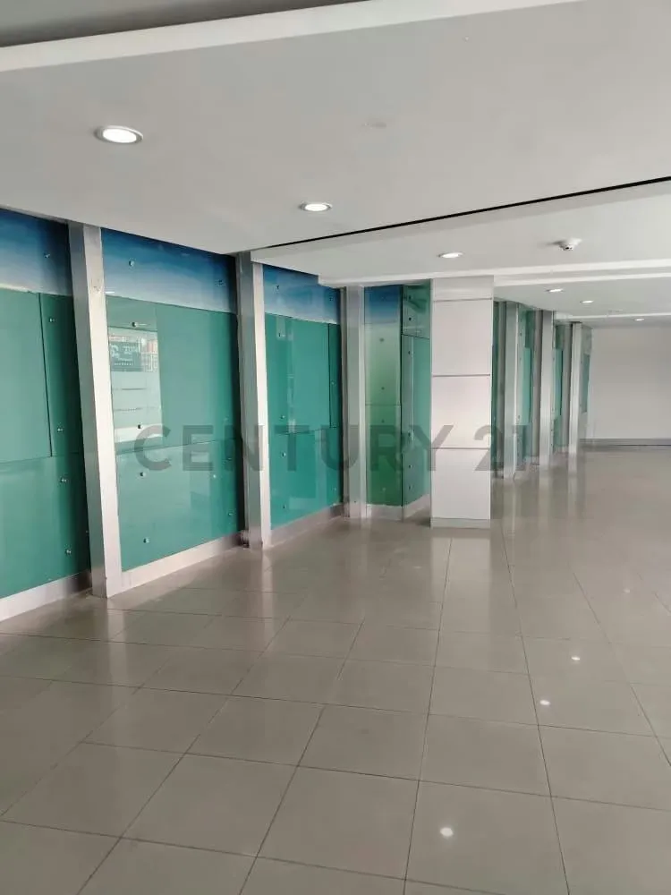 Local Comercial Gran Escala en Venta - 2