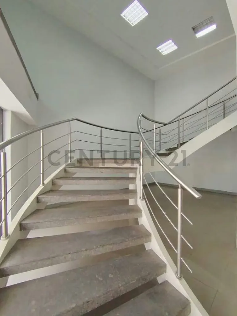 Local Comercial Gran Escala en Venta - 5