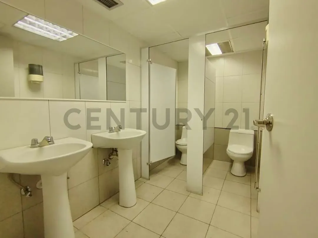 Local Comercial Gran Escala en Venta - 9