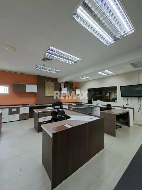 EN VENTA EDIFICIO COMERCIAL EN PORLAMAR - 2