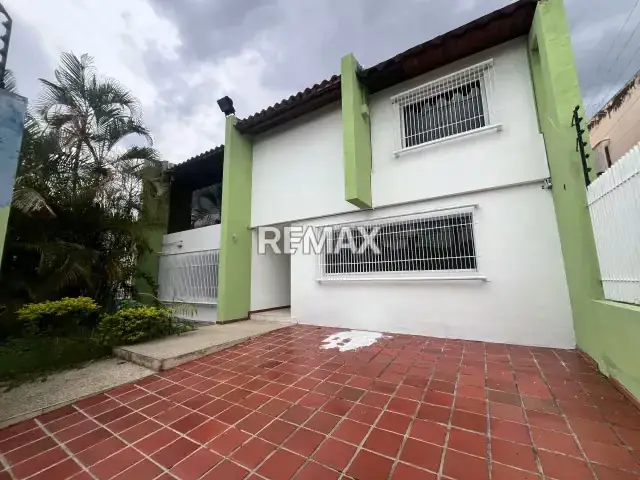 En venta increíble casa comercial en Urb. Santa Elena