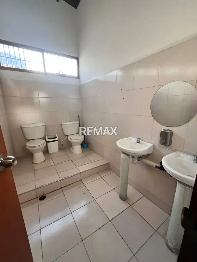 En venta increíble casa comercial en Urb. Santa Elena - 9