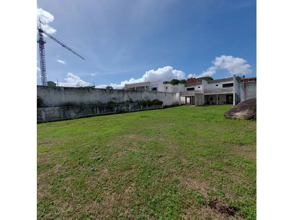 Casa Bifamiliar en Venta en Loma Linda 8H/ 10B/ 10P /1M - 18