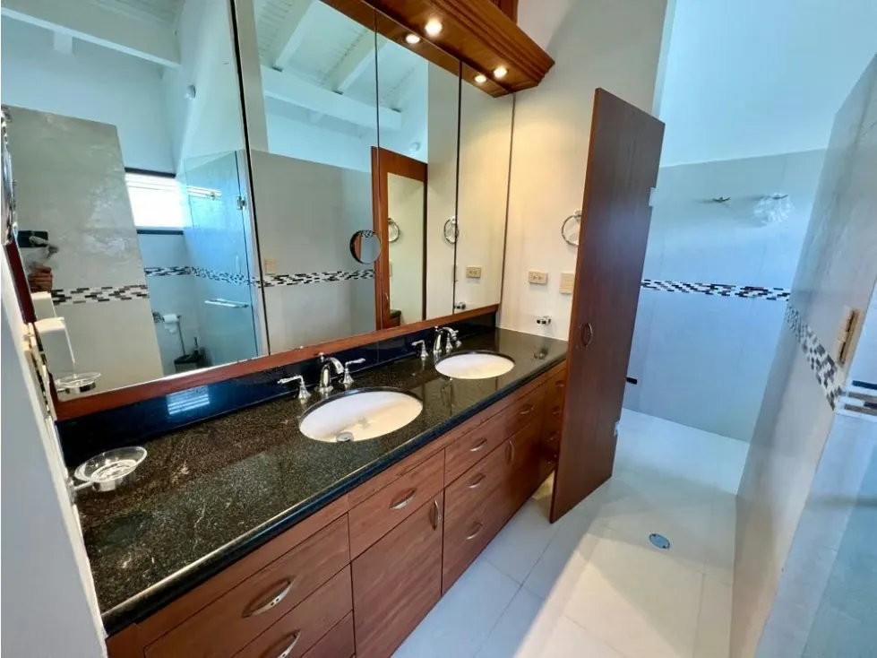 En Venta Casa en Cerro Verde, Baruta - Caracas - 29