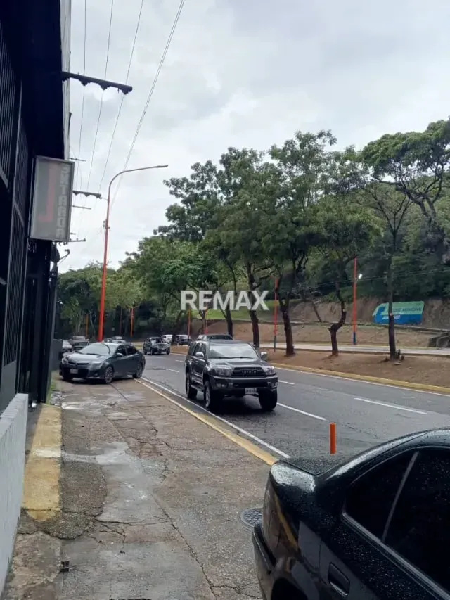 Local Comercial Con Galpón En Venta Avenida Principal Fernando Figueredo - 2