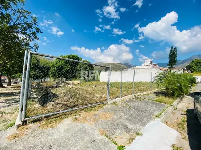En venta terreno en urbanización el castaño