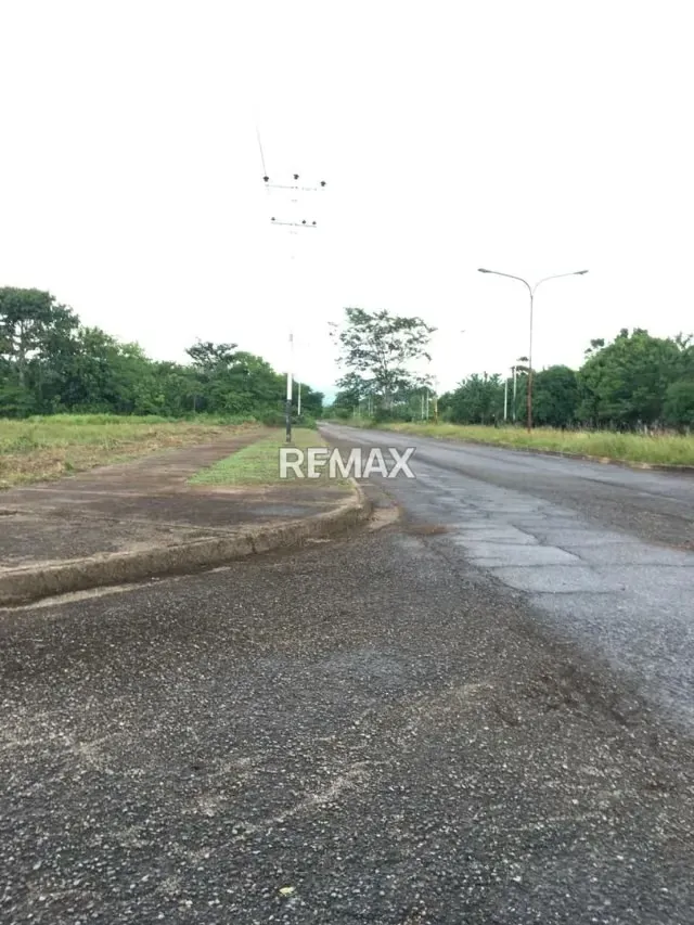 Excelente Oportunidad de Inversión! Terreno Esquinero en Zona Industrial de La Fría* - 6