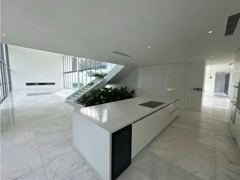 VENDO QUINTA 1.680m2 construcción 970m2 área verde LA LAGUNITA - 12