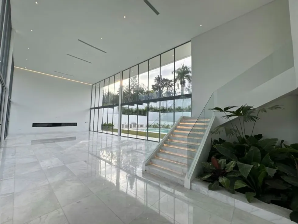 VENDO QUINTA 1.680m2 construcción 970m2 área verde LA LAGUNITA - 8