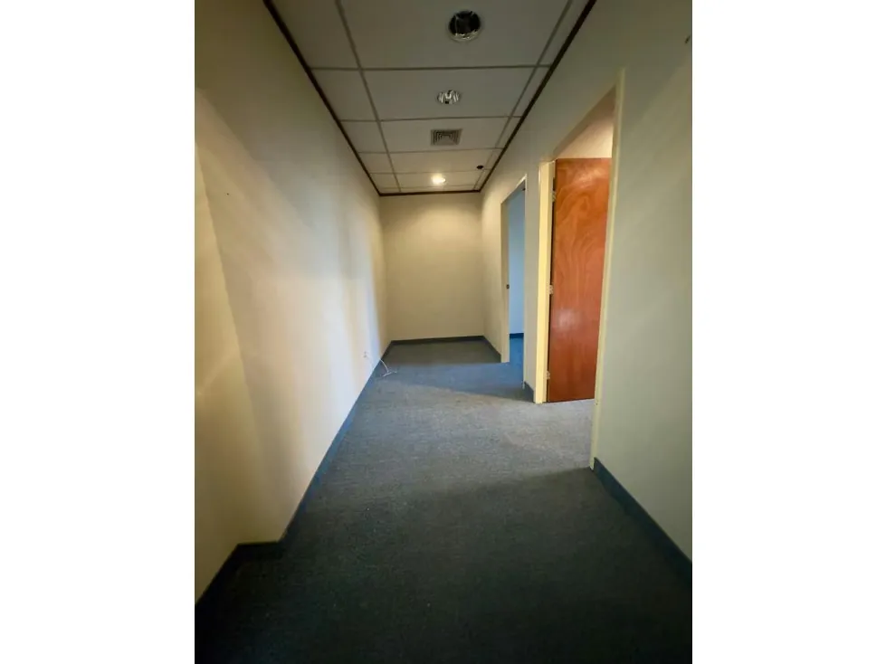 Alquilo oficina 130m2 Las Mercedes 7588 - 9