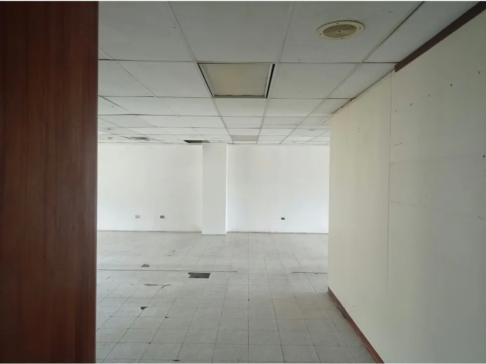 Oficina Para Remodelar Torre Empresarial – Av. Francisco de Miranda - 15