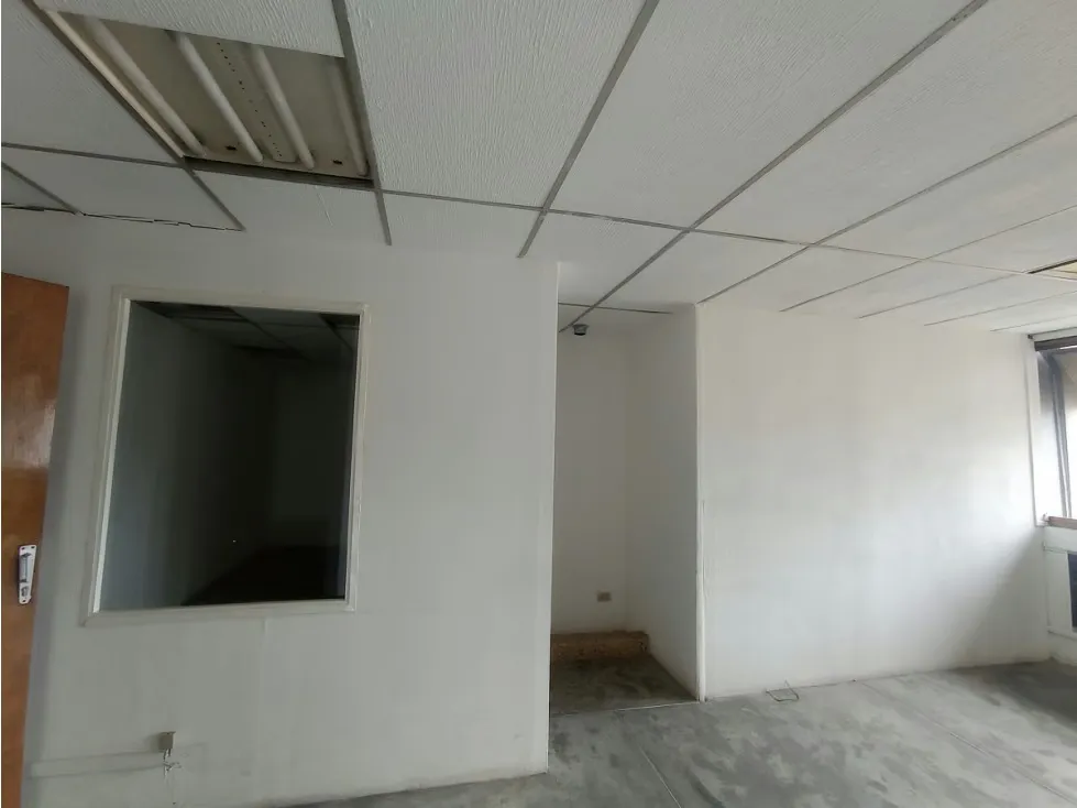 Oficina Para Remodelar Torre Empresarial – Av. Francisco de Miranda - 10