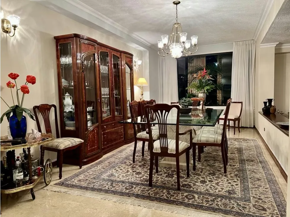 APARTAMENTO URBANIZACION MIRANDA 300 M2, 4 HAB, 5 BAÑOS 6 P/E - 6