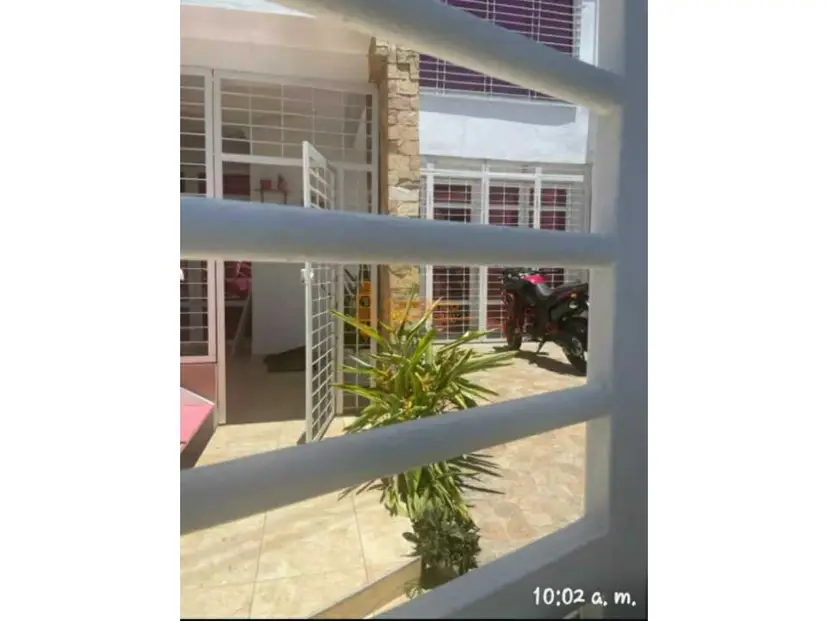 EN VENTA CASA DE 3 NIVELES EN PUERTO CABELLO ( GRAN OPORTUNIDAD)