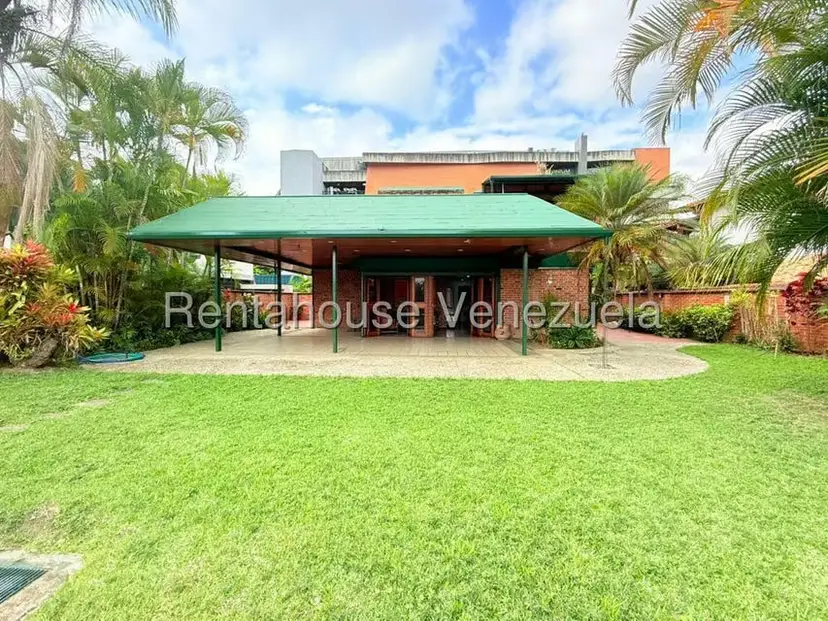 Casa (Multipes Niveles) en Venta en Lomas de La Lagunita, Distrito Metropolitano
