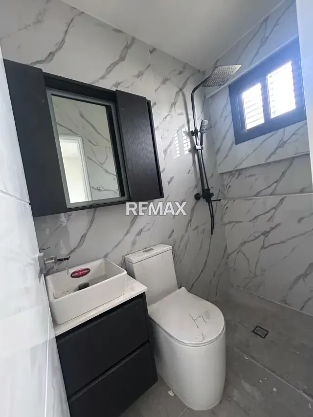 Si buscas elegancia, confort y autonomía, esta casa moderna en la Urbanización El Bosque (Av. Intercomunal Barquisimeto-Acarigua) - 13
