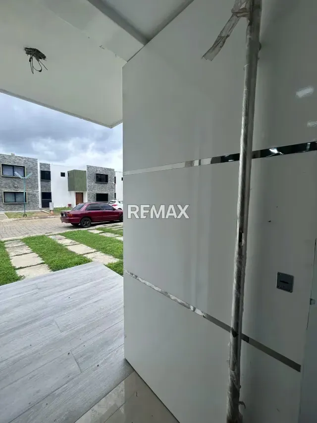 Si buscas elegancia, confort y autonomía, esta casa moderna en la Urbanización El Bosque (Av. Intercomunal Barquisimeto-Acarigua) - 2