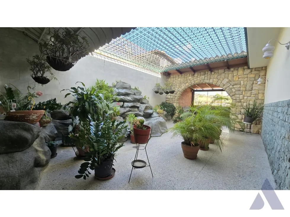 Vendo casa 950m2 El Marques 0757 - 4