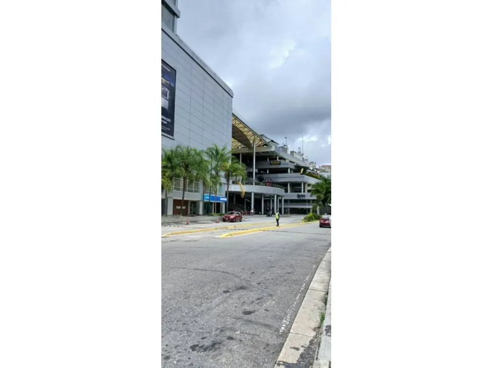 Se ALQUILAN 7 Oficinas en C.C.P Cerro Verde - 2