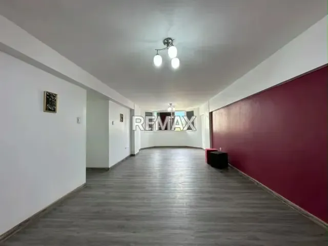 Apartamento en venta Res. Friuli, av. Ferrero Tamayo - 12
