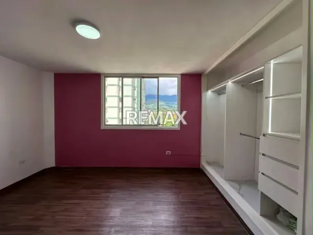 Apartamento en venta Res. Friuli, av. Ferrero Tamayo - 8