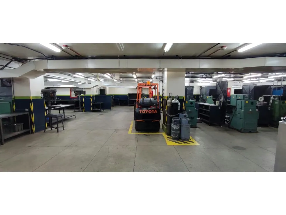 VENTA GALPON CON PISOS COMERCIALES/INDUSTRIALES - 4