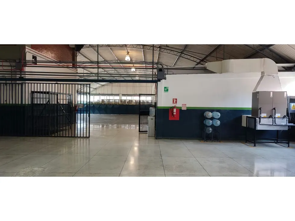 VENTA GALPON CON PISOS COMERCIALES/INDUSTRIALES - 6