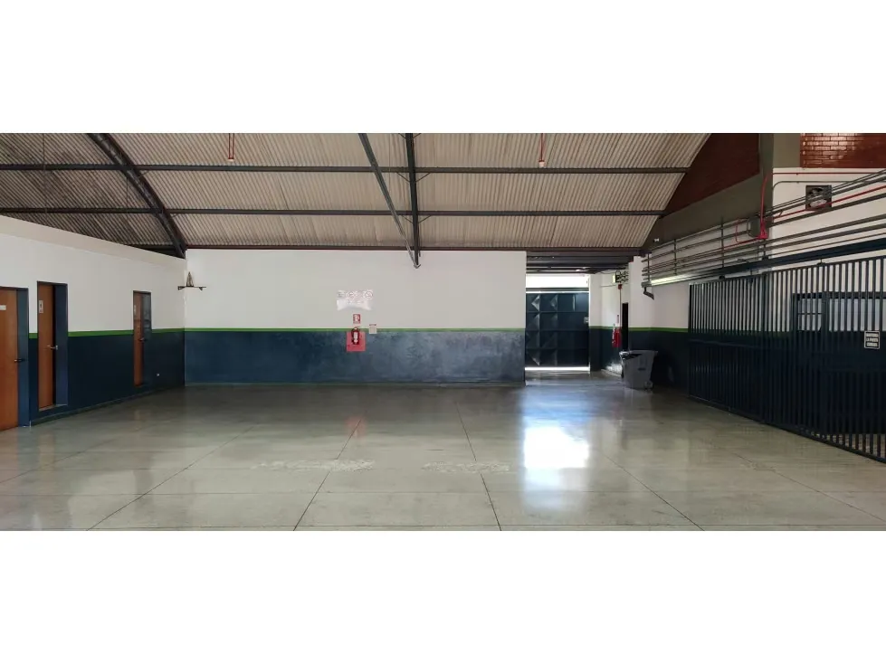 VENTA GALPON CON PISOS COMERCIALES/INDUSTRIALES - 7