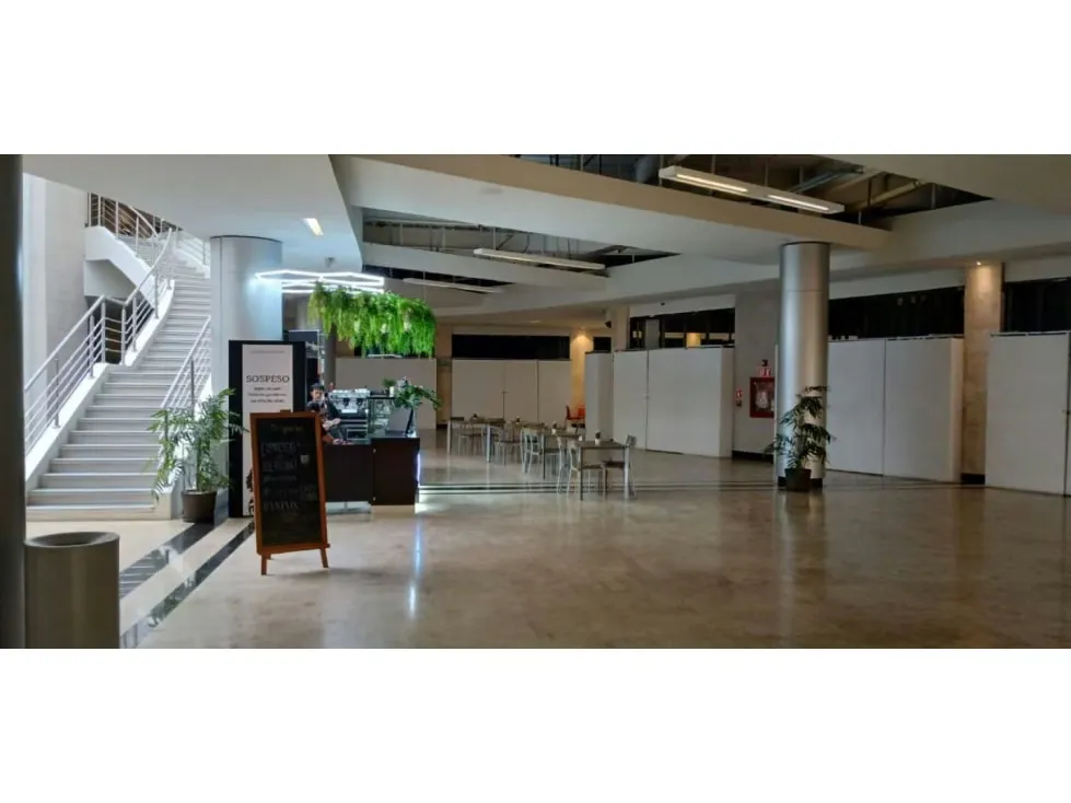 Se Vende Local 90m²- Nivel Feria- C.C.Parque Cerro Verde