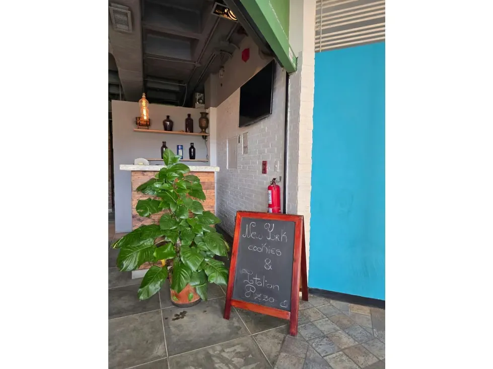LOCALES COMERCIALES EN VENTA 199 M2 - URB LOS SAMANES - 14