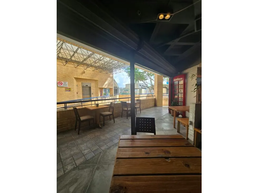 LOCALES COMERCIALES EN VENTA 199 M2 - URB LOS SAMANES - 17