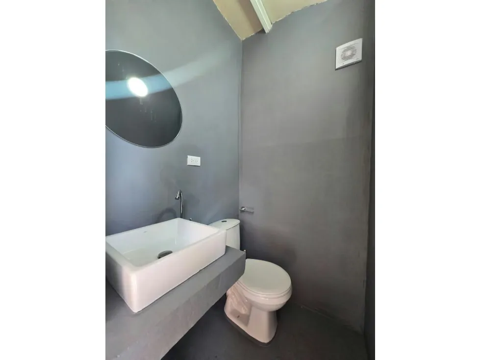 LOCALES COMERCIALES EN VENTA 199 M2 - URB LOS SAMANES - 21