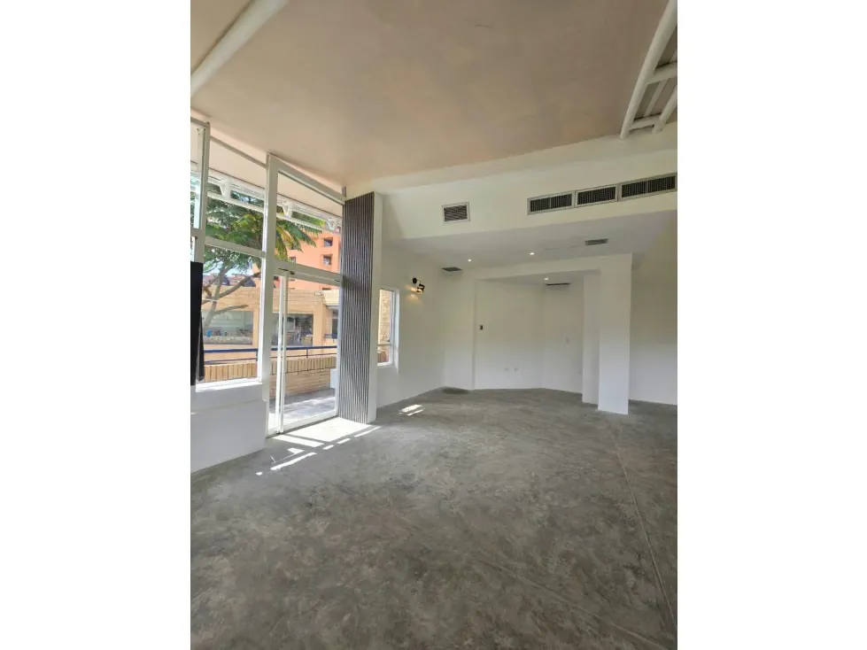 LOCALES COMERCIALES EN VENTA 199 M2 - URB LOS SAMANES - 23