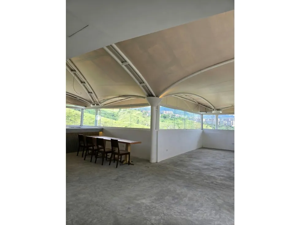 LOCALES COMERCIALES EN VENTA 199 M2 - URB LOS SAMANES - 27