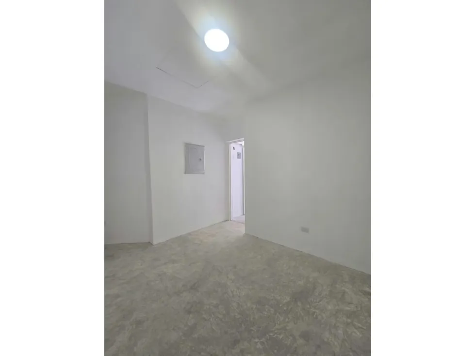 LOCALES COMERCIALES EN VENTA 199 M2 - URB LOS SAMANES - 33