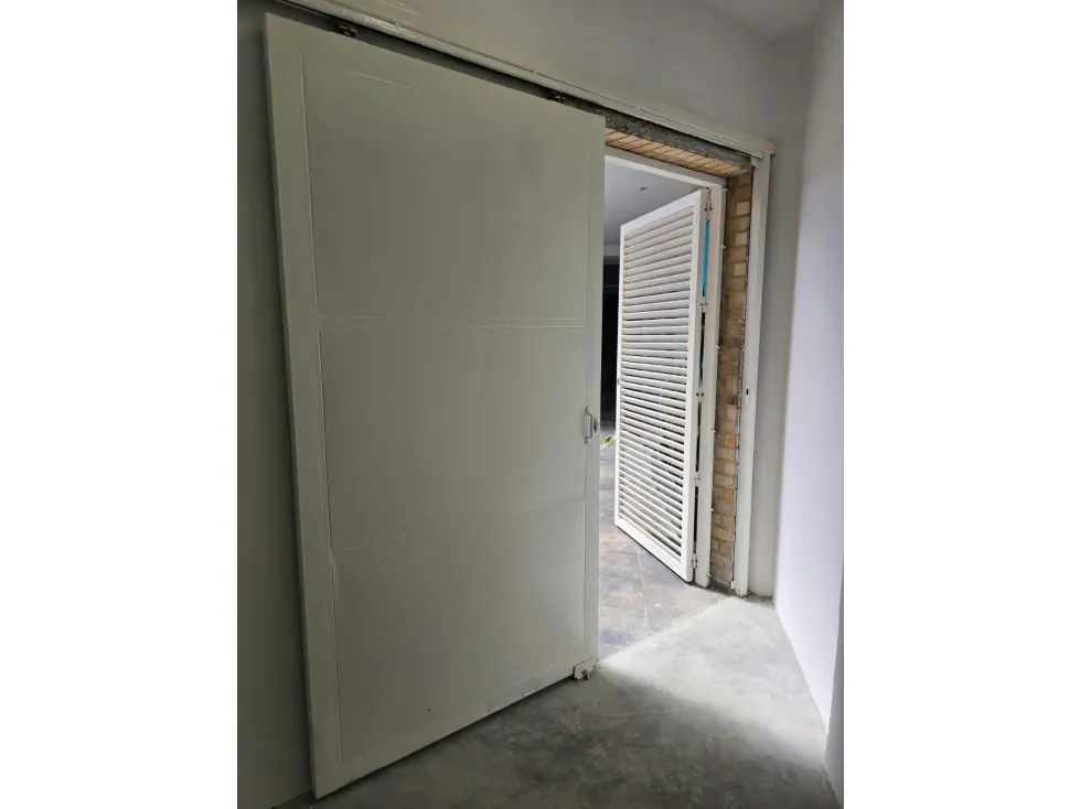 LOCALES COMERCIALES EN VENTA 199 M2 - URB LOS SAMANES - 34
