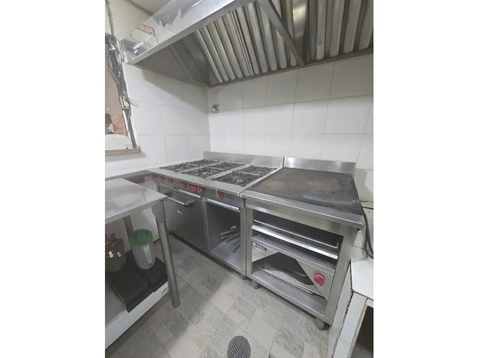 LOCALES COMERCIALES EN VENTA 199 M2 - URB LOS SAMANES - 8