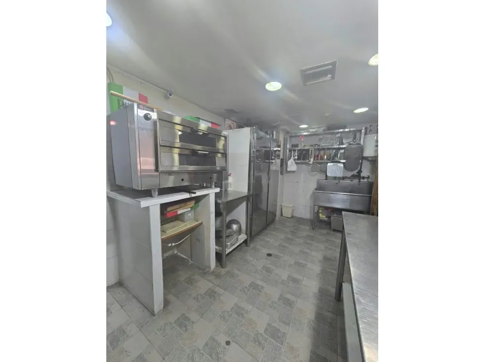 LOCALES COMERCIALES EN VENTA 199 M2 - URB LOS SAMANES - 9