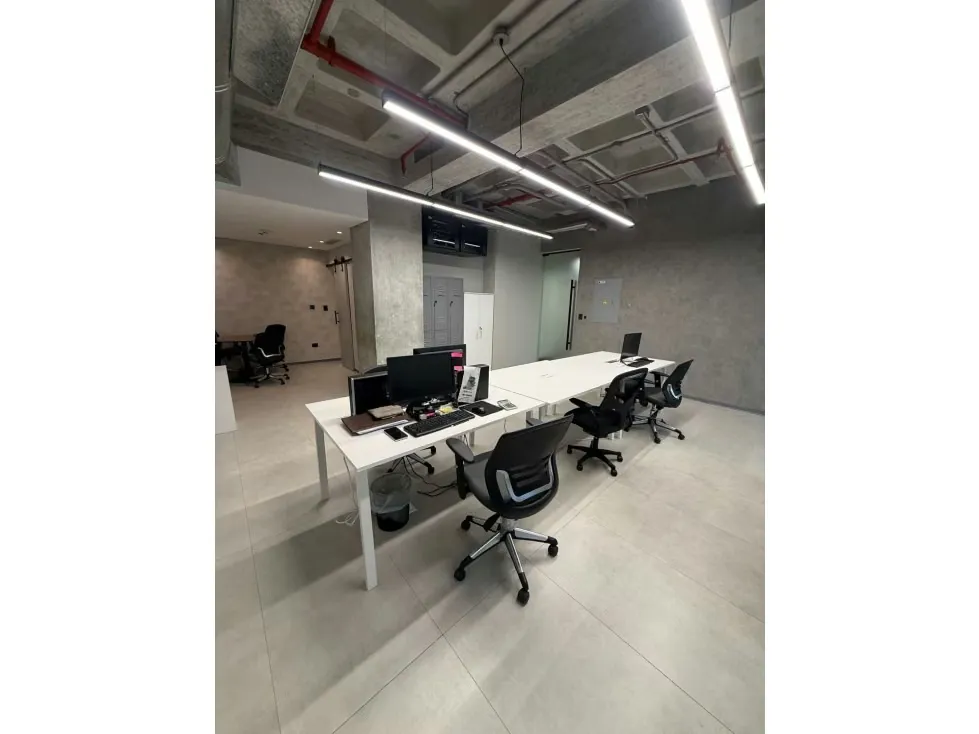 Se alquila oficina 90m2 Urb. Las mercedes - 2