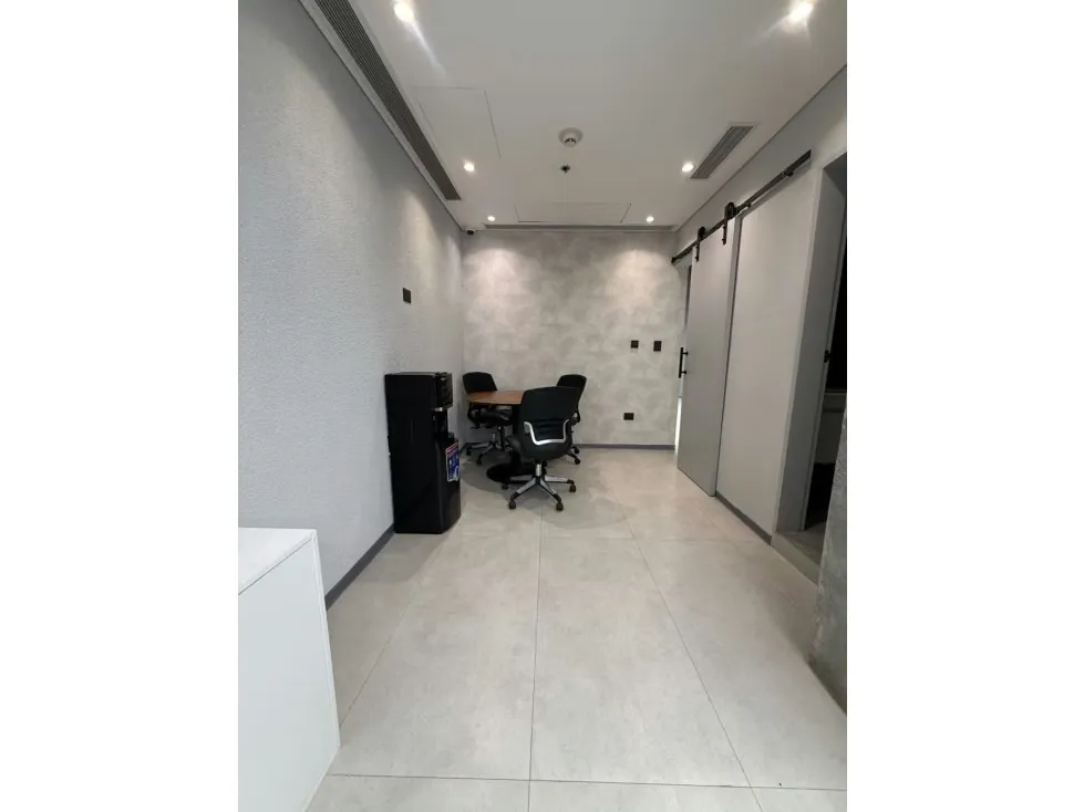 Se alquila oficina 90m2 Urb. Las mercedes - 11
