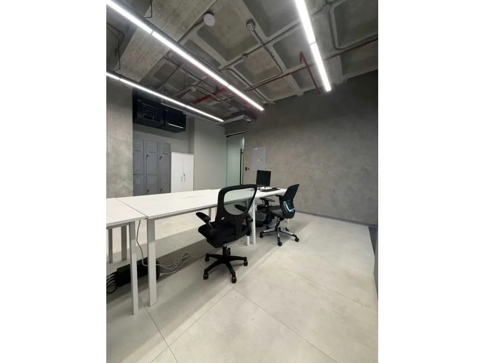 Se alquila oficina 90m2 Urb. Las mercedes - 13