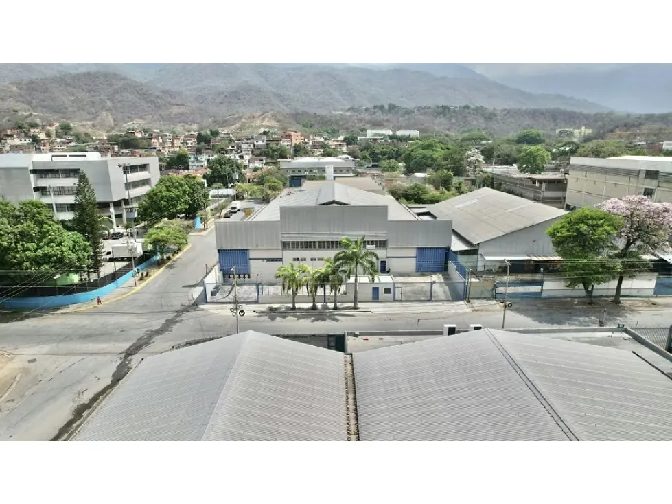 Se vende/alquila galpón 2450 m2 Guarenas - 2