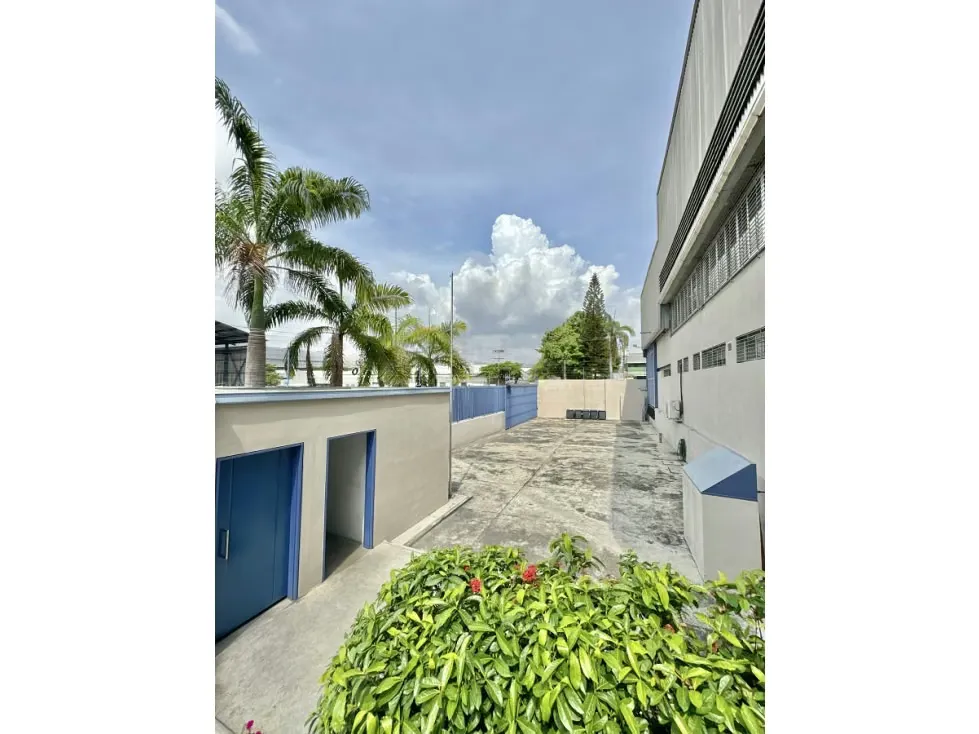 Se vende/alquila galpón 2450 m2 Guarenas - 3