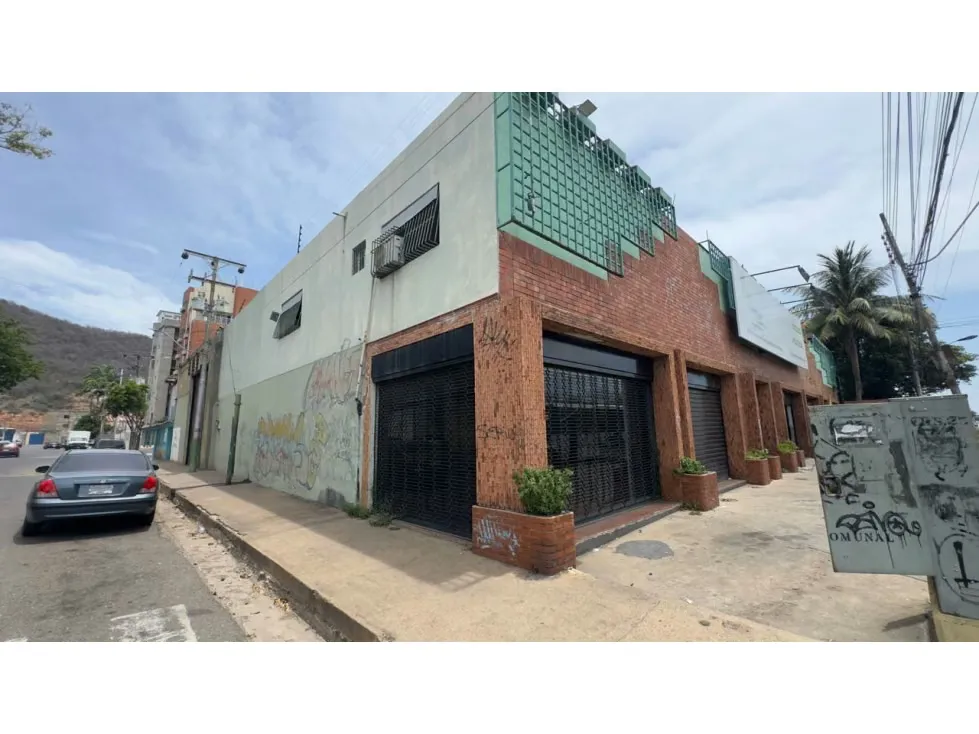 Galpón con área comercial av intercomunal Barcelona - 2