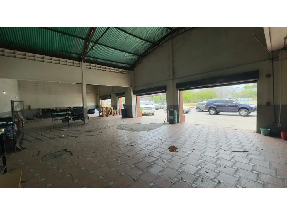 Galpón con área comercial av intercomunal Barcelona - 5