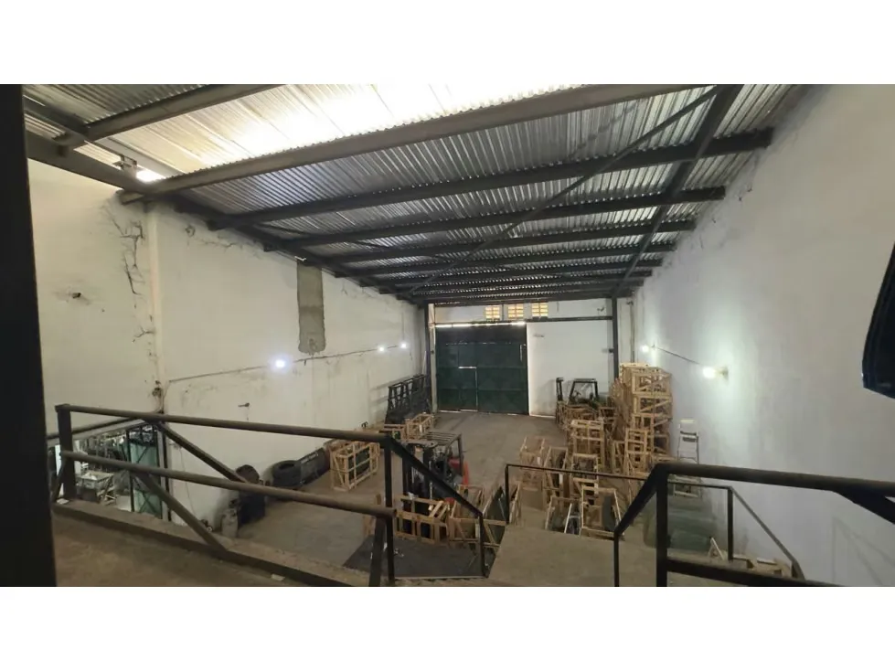Galpón con área comercial av intercomunal Barcelona - 7