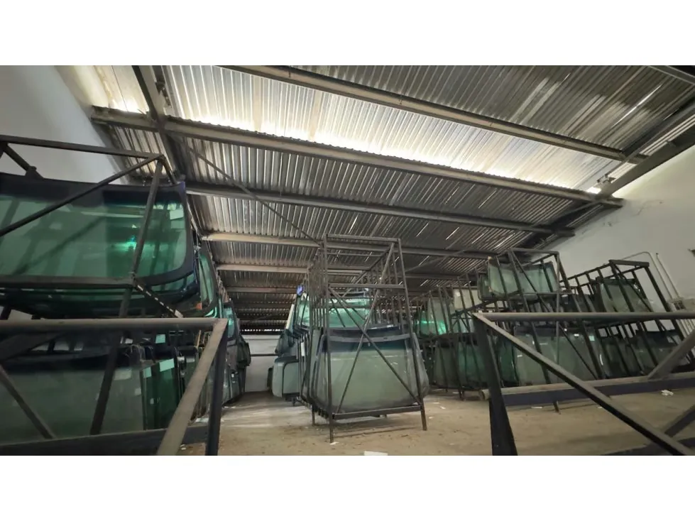 Galpón con área comercial av intercomunal Barcelona - 8