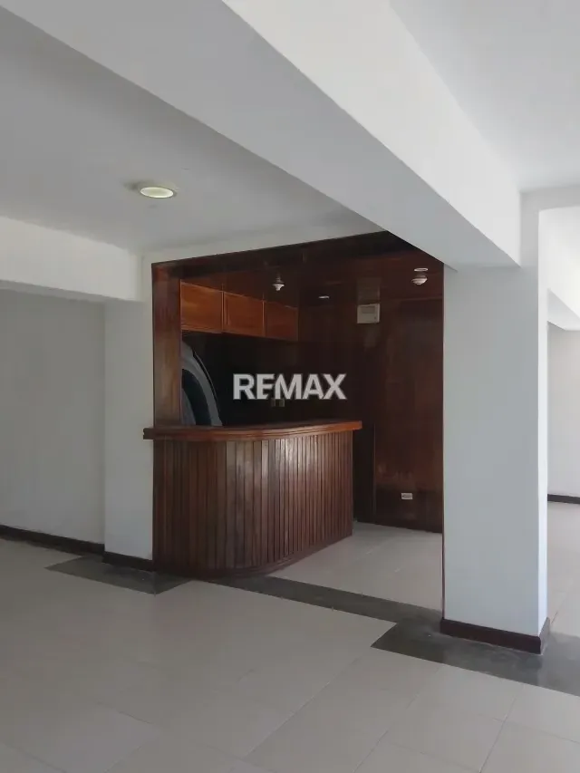 Hermoso Apartamento ubicado en la Av. Universidad - 17